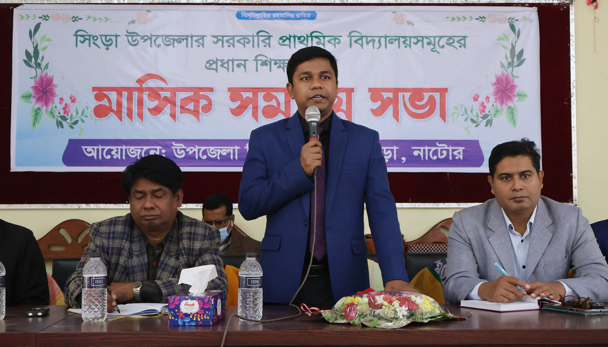 Men qizlarni tabiat qoyniga taklif qildim va yolda jinsiy aloqa qildim. Gozal etuk onalar ishtirokida porno tomosha qiling